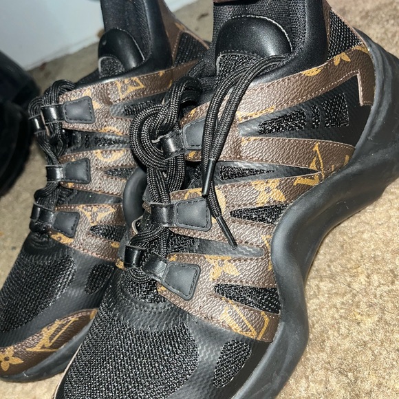 Louis Vuitton Shoes - lV calfskin monogram patent arch light sneakers black